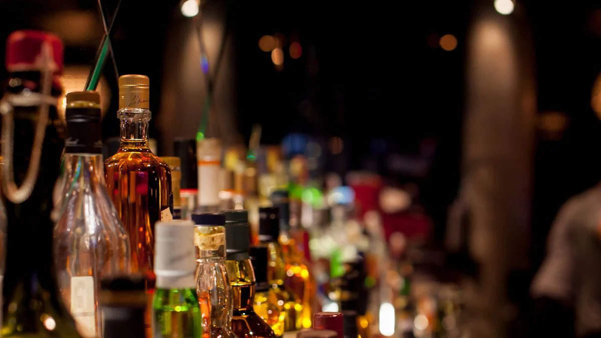 2 people are killed in Tamil Nadu after allegedly drinking in a pub.