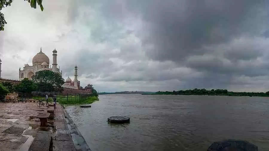 Yamuna water level reaches the Taj Mahal's outside walls.
