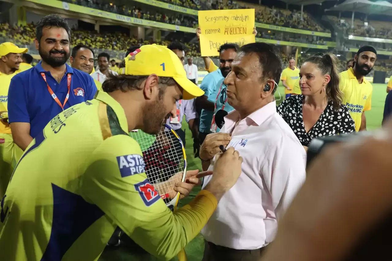 During CSK's final home game, Dhoni signs Gavaskar's shirt in an unprecedented gesture and does a ceremonial lap of honour.