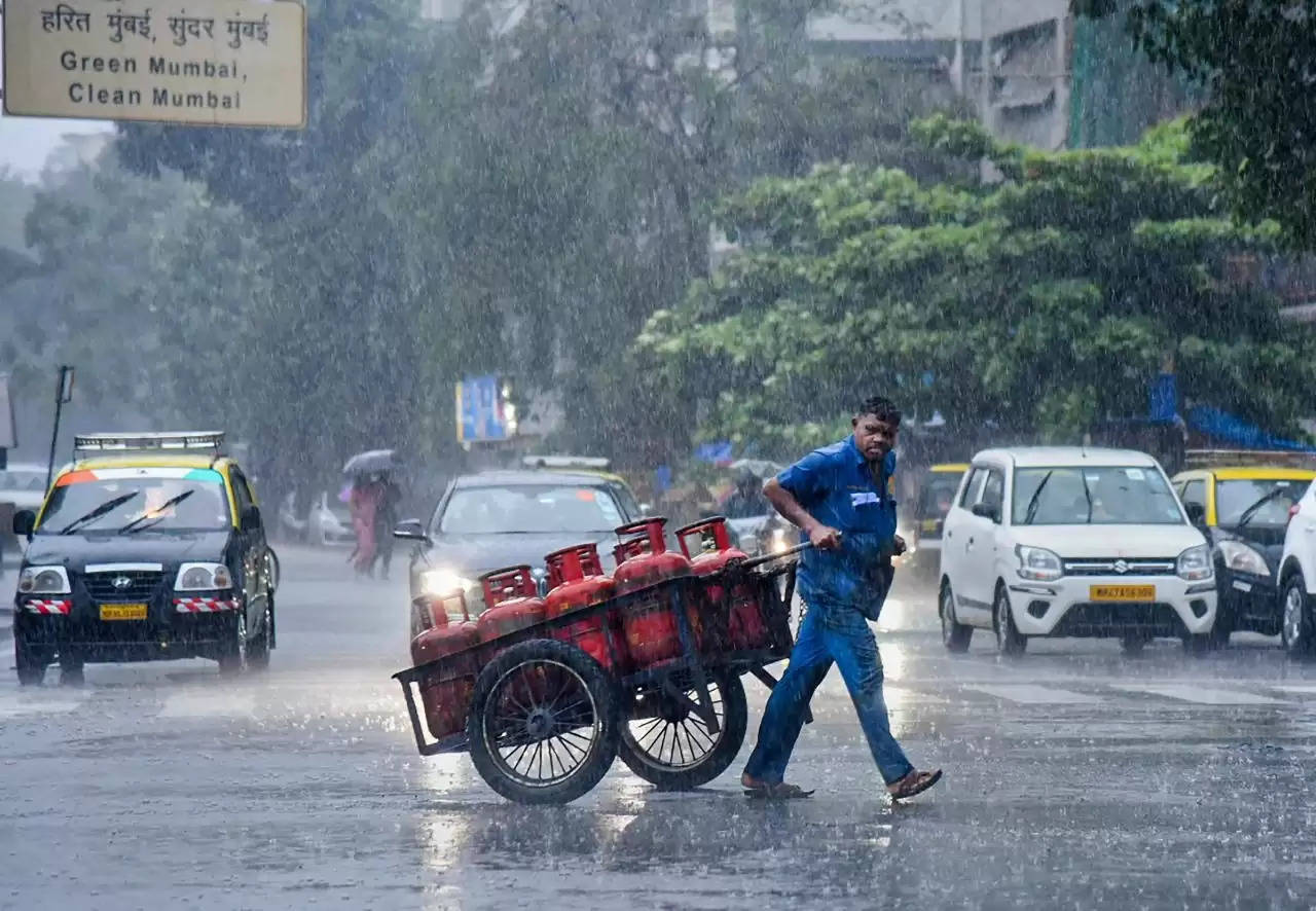 Mumbai: IMD issues an orange alert as heavy rain is expected to continue today.