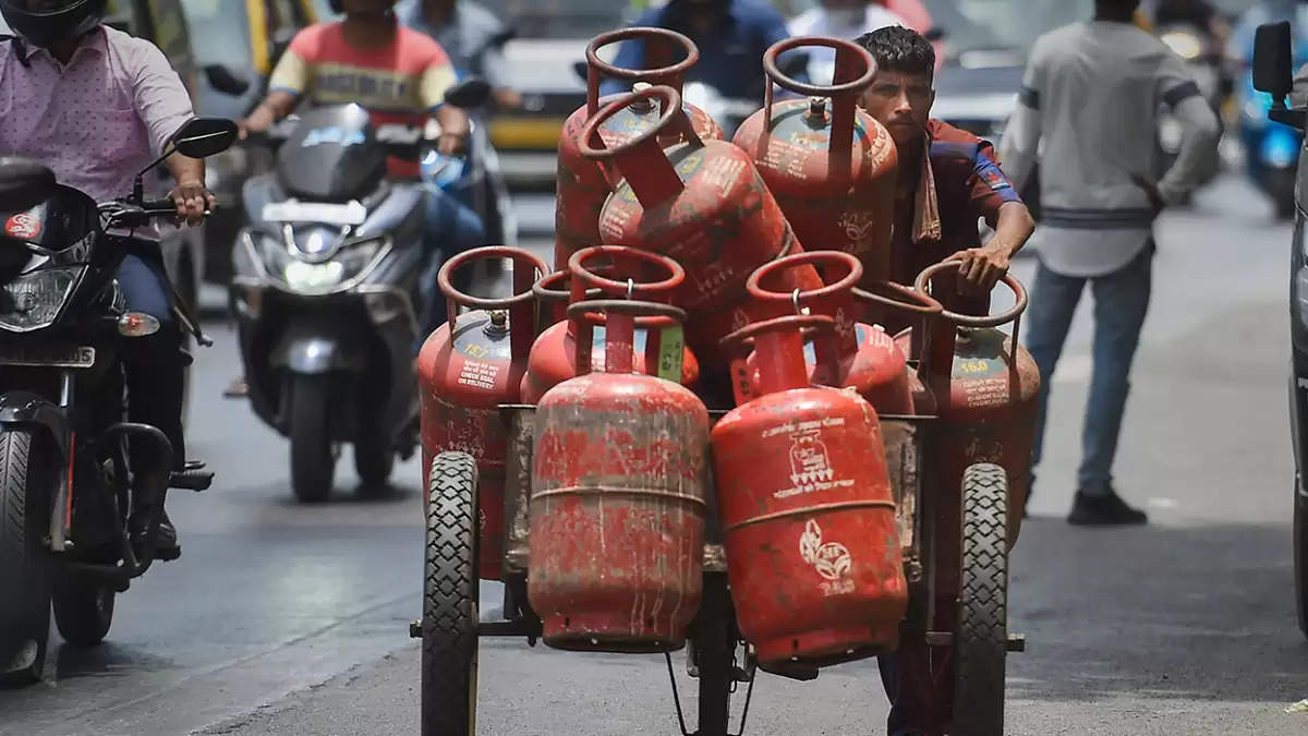 LPG Price Increase: Major Update! The cost of a 19 kg commercial LPG cylinder has increased, and is now this much in this state.